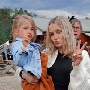 Meet your Posher, Dustin